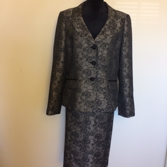 Le Suit Dresses & Skirts - Le Suit black and cream lace skirt set